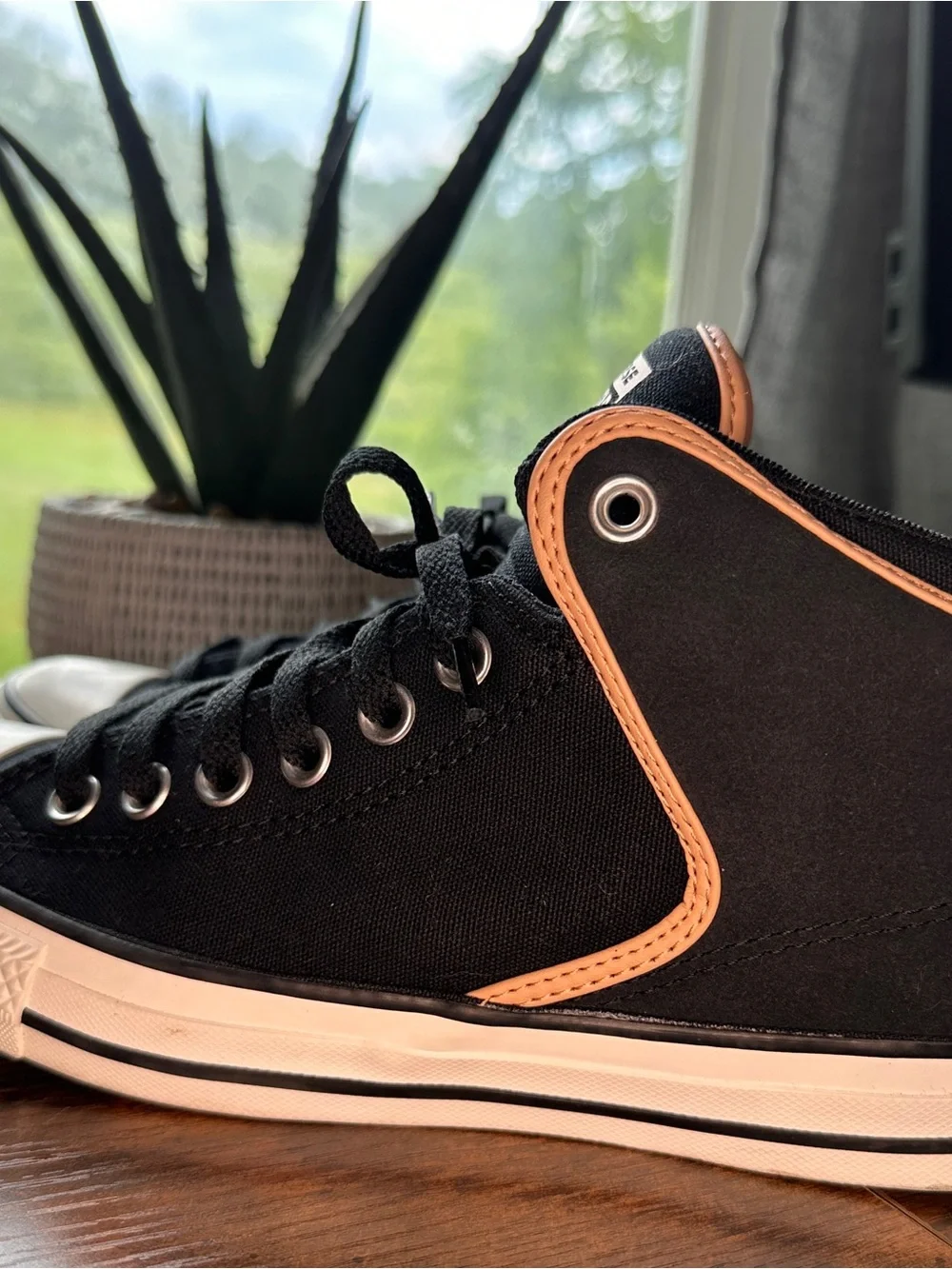 ✨Converse Chuck Taylor Mid Top Sneakers Black Tan Leather Trim Men 7 W9 - Picture 4 of 8